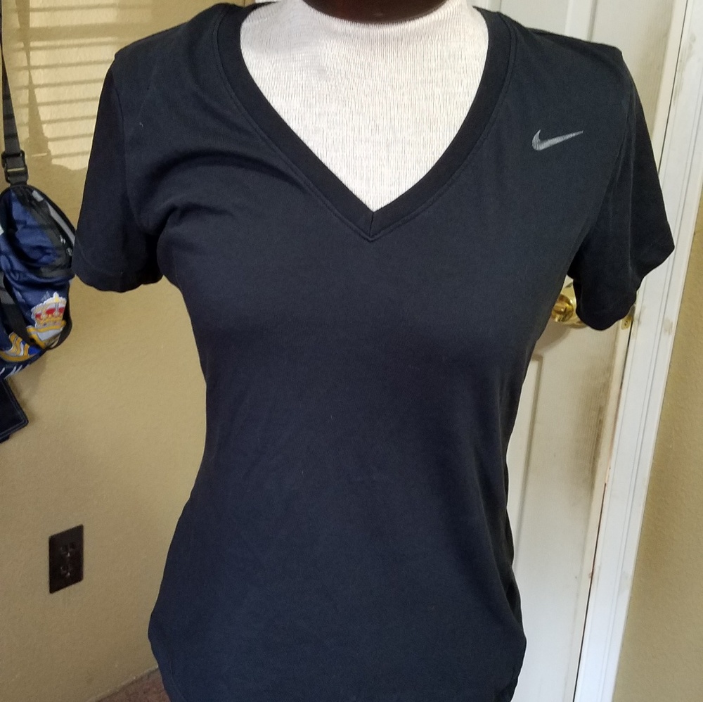 Nike women's V neck short sleeve Graphic  T